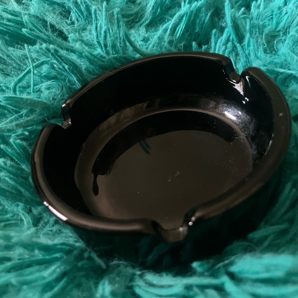 Black Glass Ashtray Vintage Smoking Collectible 4 1/2 Inches Across - Picture 4 of 4